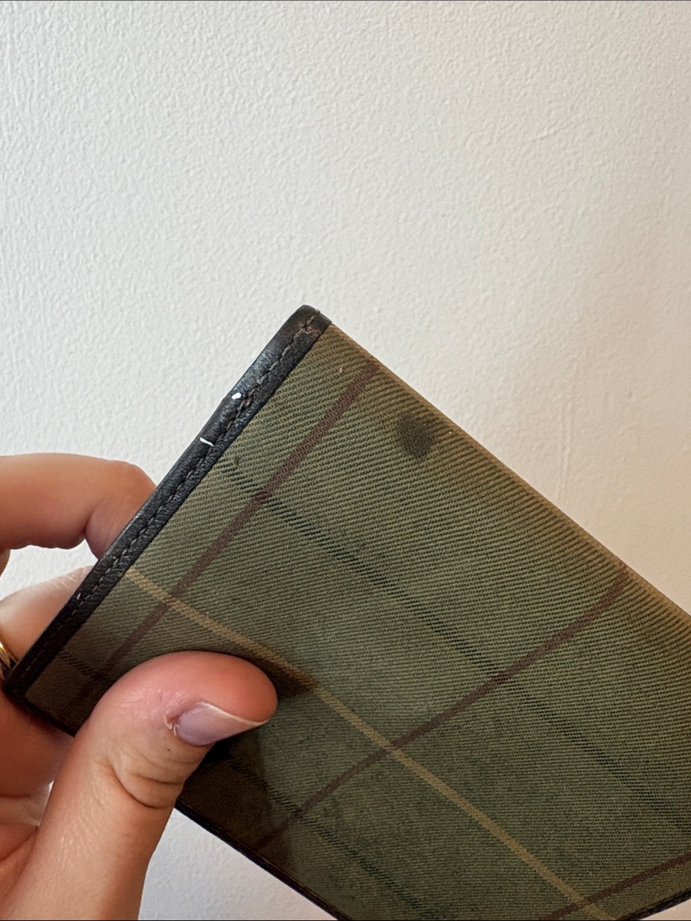 Burberry’s✨ Olive Green Plaid Canvas Bifold Wallet with Brown Trim w/COA - Picture 3 of 9